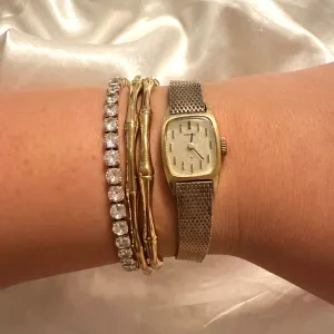 💛 Gold Dainty Rounded Square Face