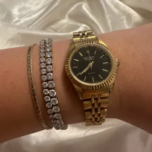🖤 Gold Round Face