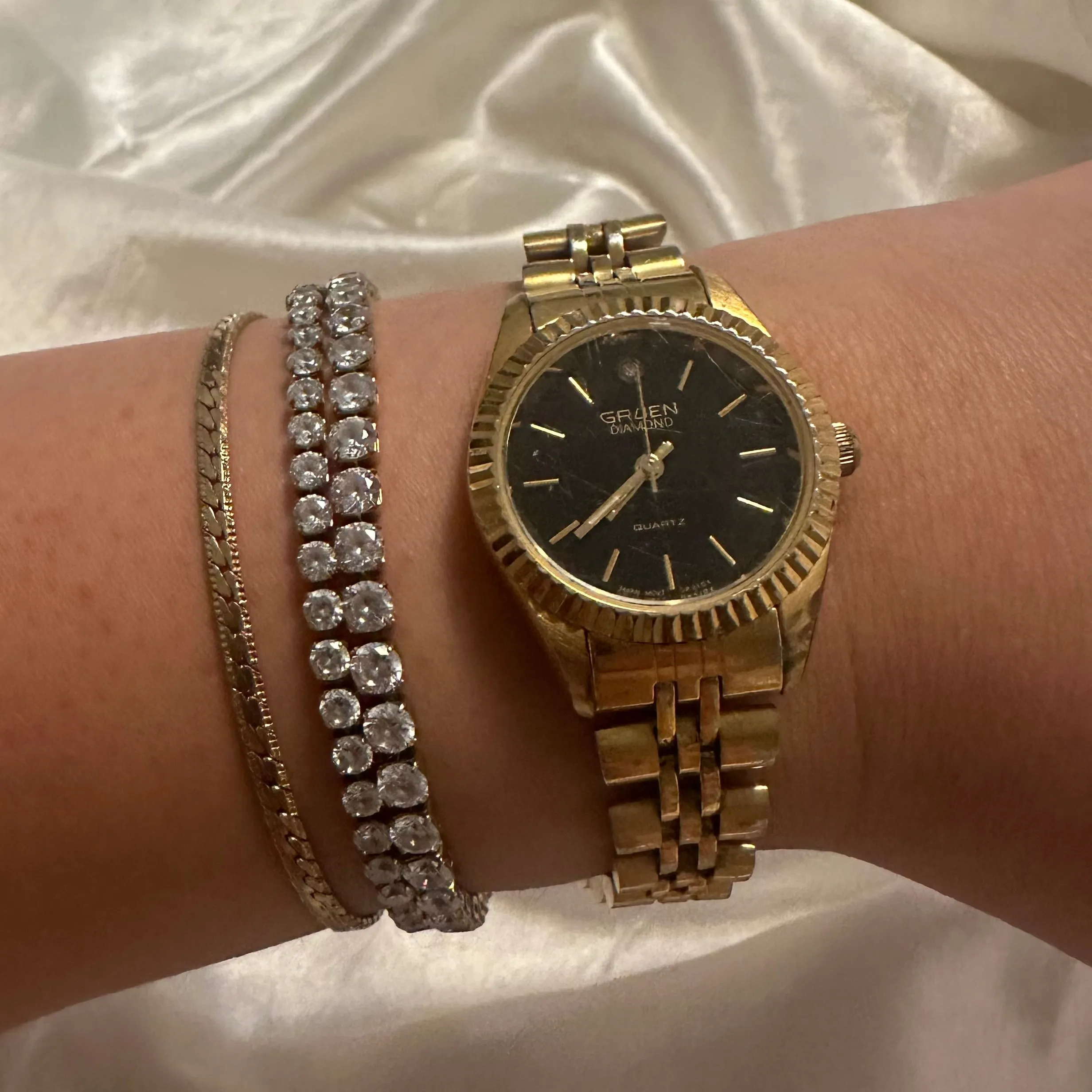 🖤 Gold Round Face
