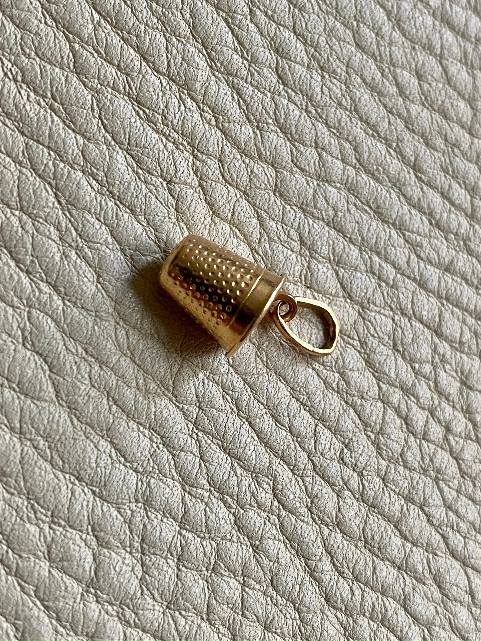 18k Gold Vintage Charm or Pendant - Thimble