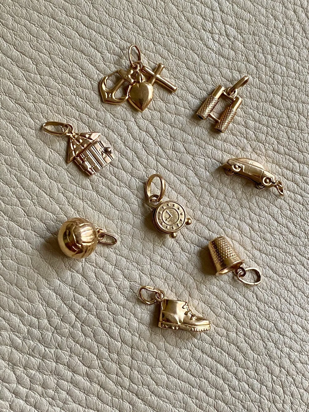 18k Gold Vintage Charm or Pendant - Thimble