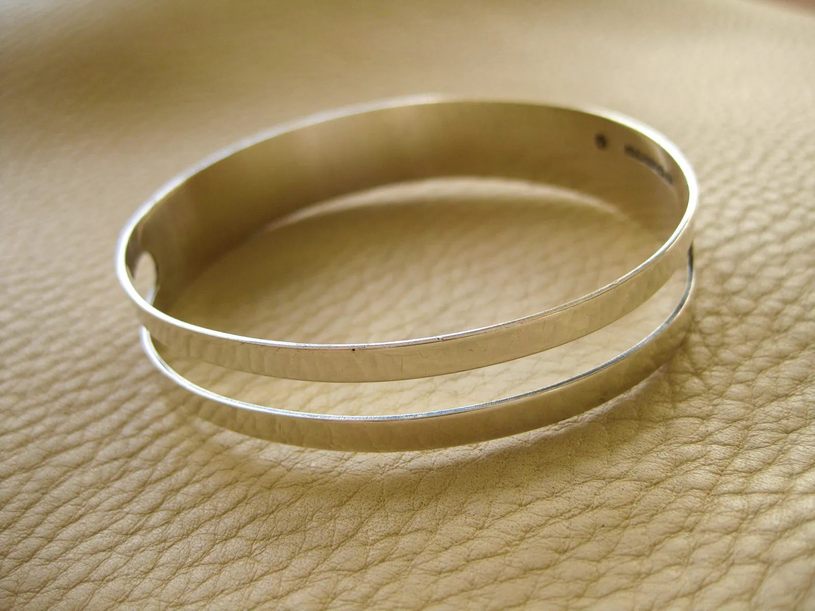1965 Modernist Finnish silver polished bracelet with oval cutout