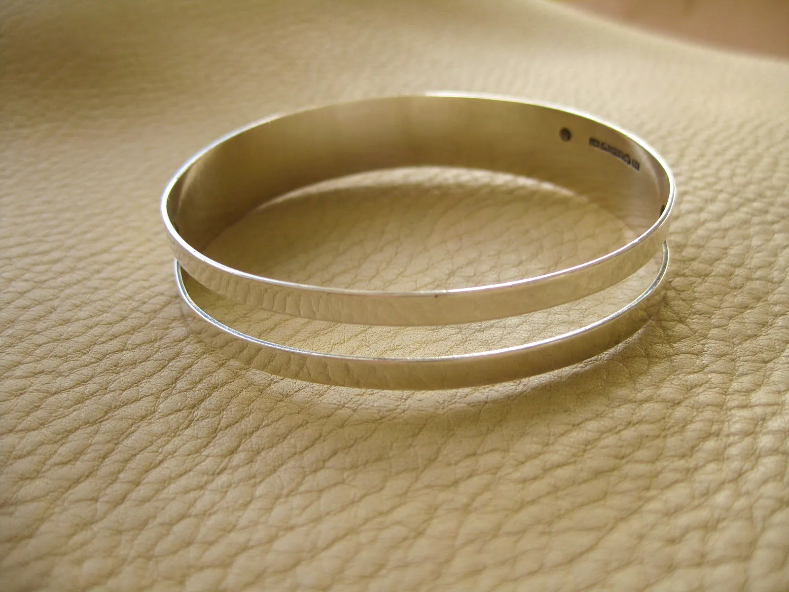 1965 Modernist Finnish silver polished bracelet with oval cutout
