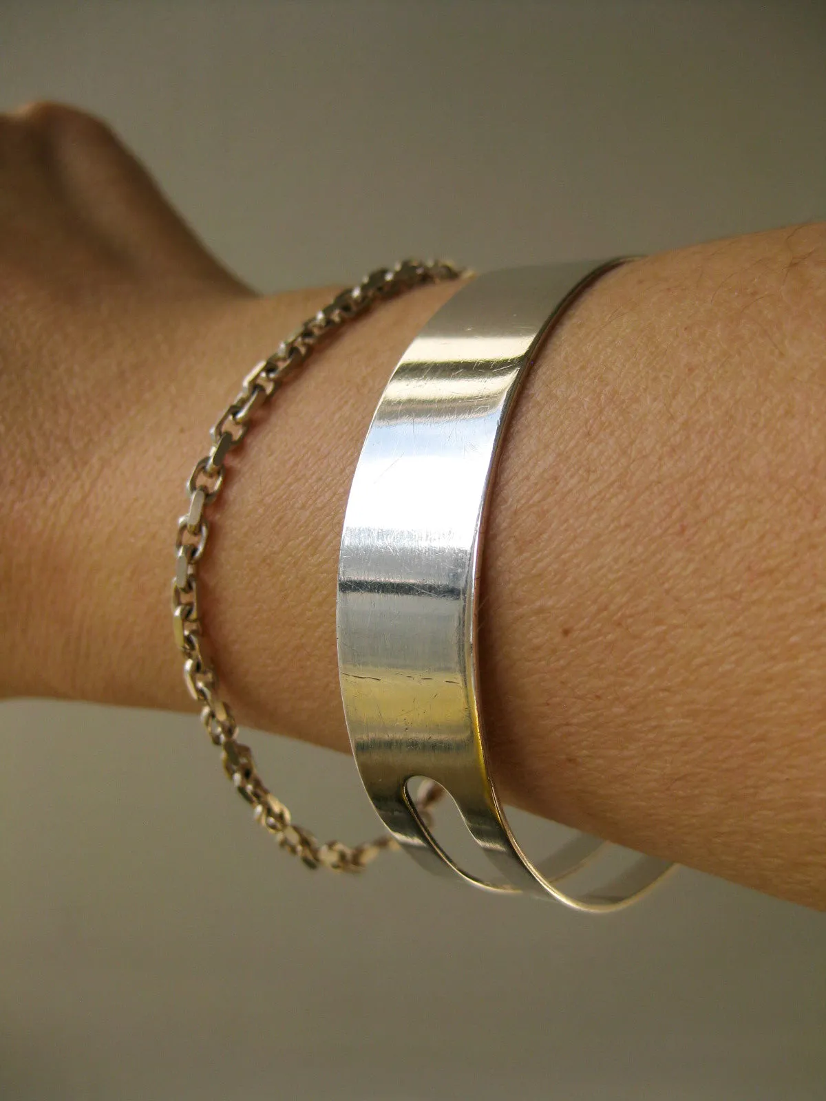 1965 Modernist Finnish silver polished bracelet with oval cutout