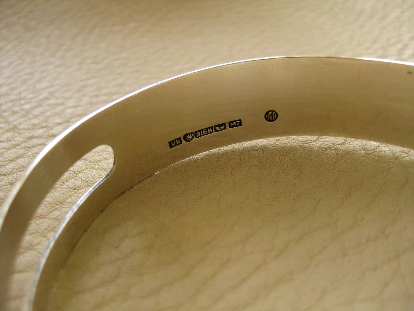 1965 Modernist Finnish silver polished bracelet with oval cutout
