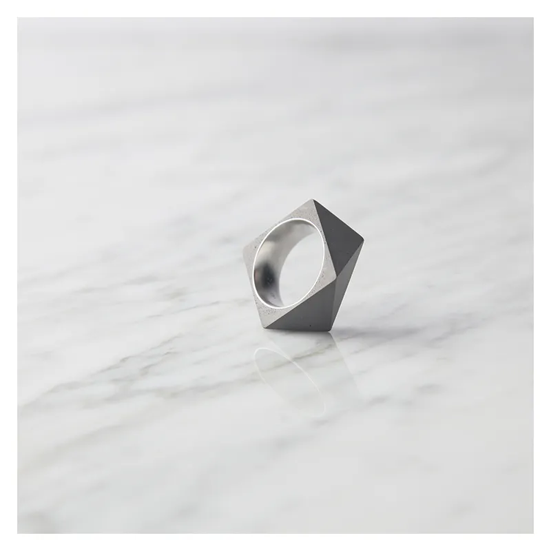 22 DESIGN STUDIO Concrete Ring - Polygon