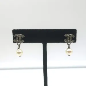 Chanel 05A Crystal CC Pearl Drop Earrings