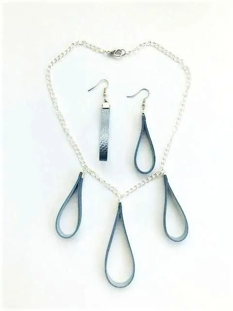 Droplet necklace and earrings
