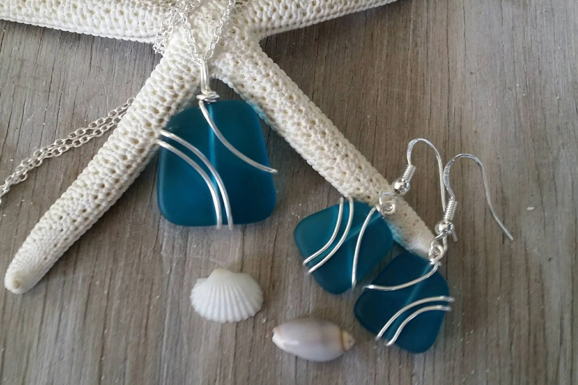 Hawaiian Jewelry Sea Glass Set, Wired Wrapped Teal Necklace Earrings Jewelry Set, Beachy Sea Glass Jewelry For Women Unique Jewelry Set