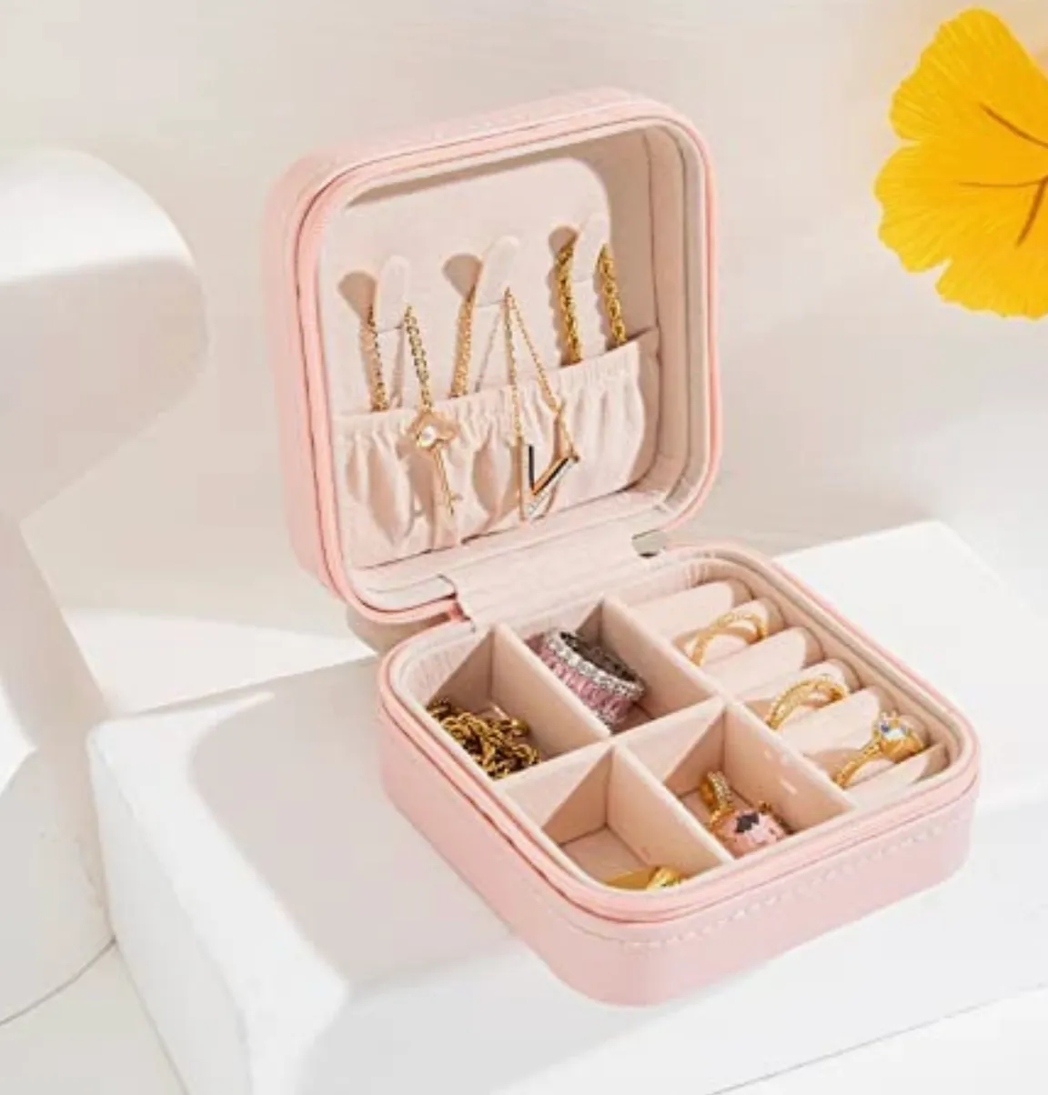 MAGNIFIQUE HEARTS JEWELRY CASE