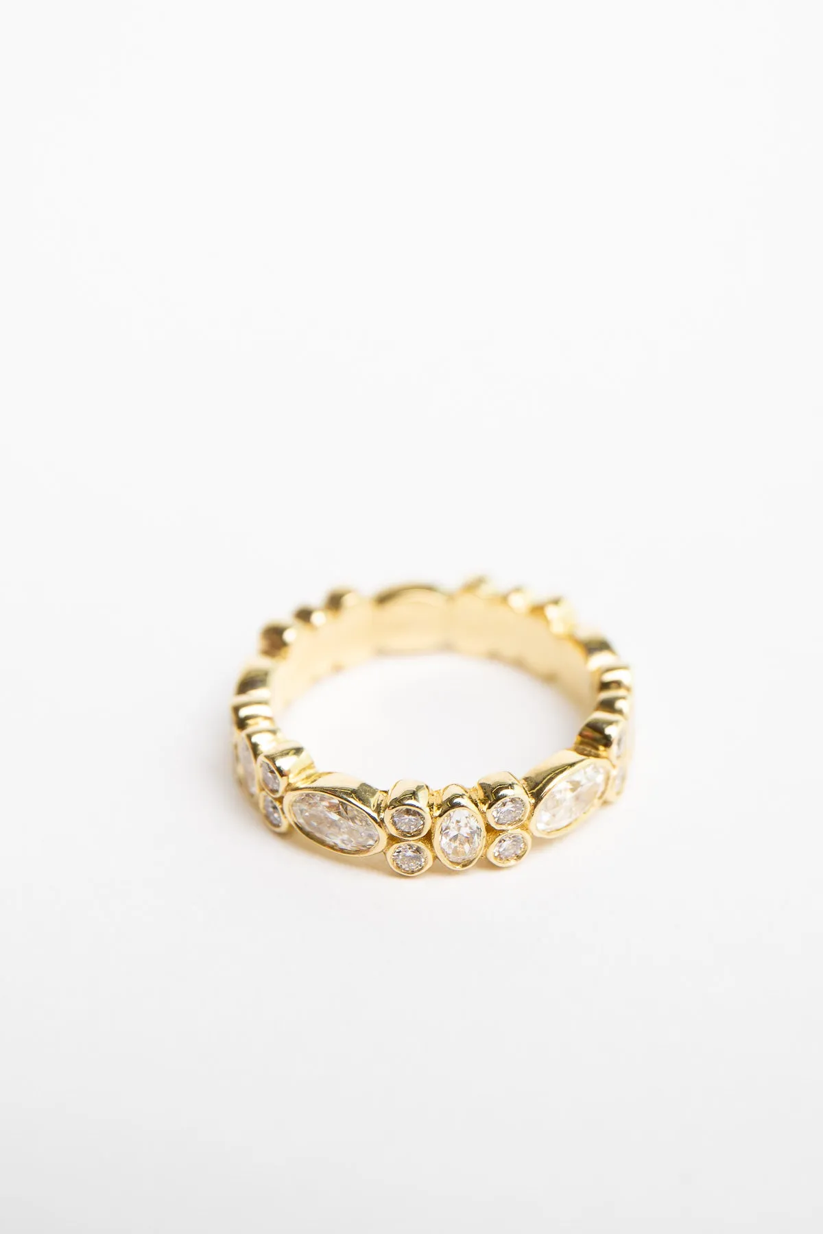 MAUD JEWELRY | 18K GOLD OVAL & ROUND DIAMOND STACK RING