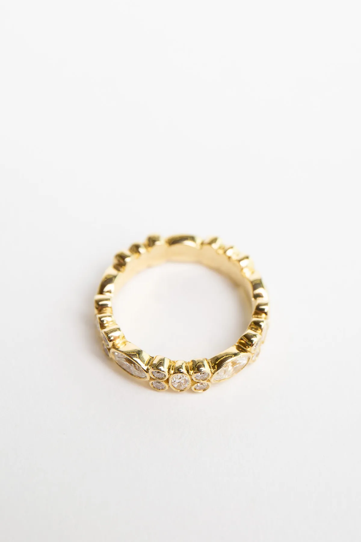MAUD JEWELRY | 18K GOLD OVAL & ROUND DIAMOND STACK RING