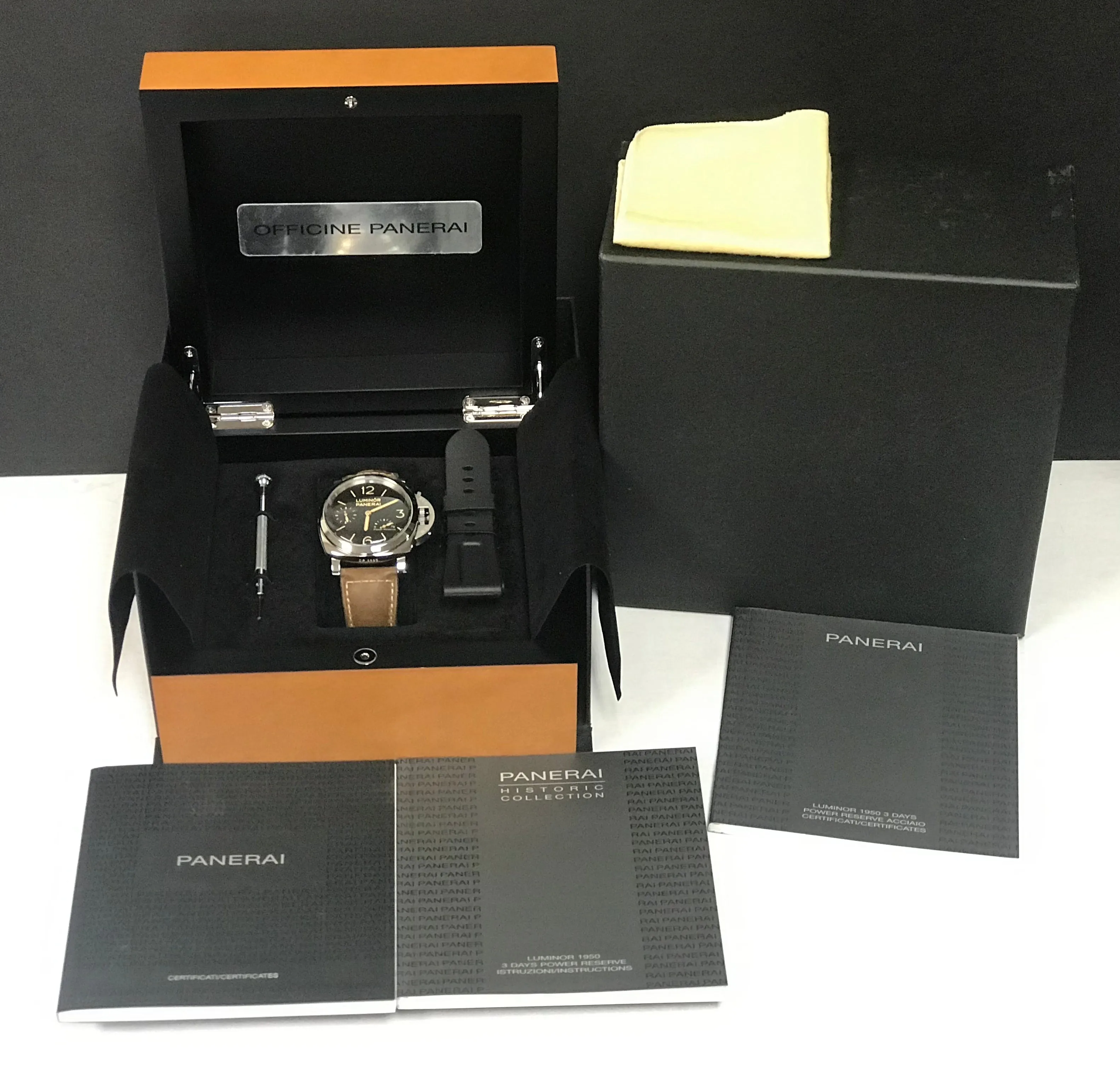Panerai Luminor Marina 3 Days PAM00423 Black Dial Manual wind Men's Watch