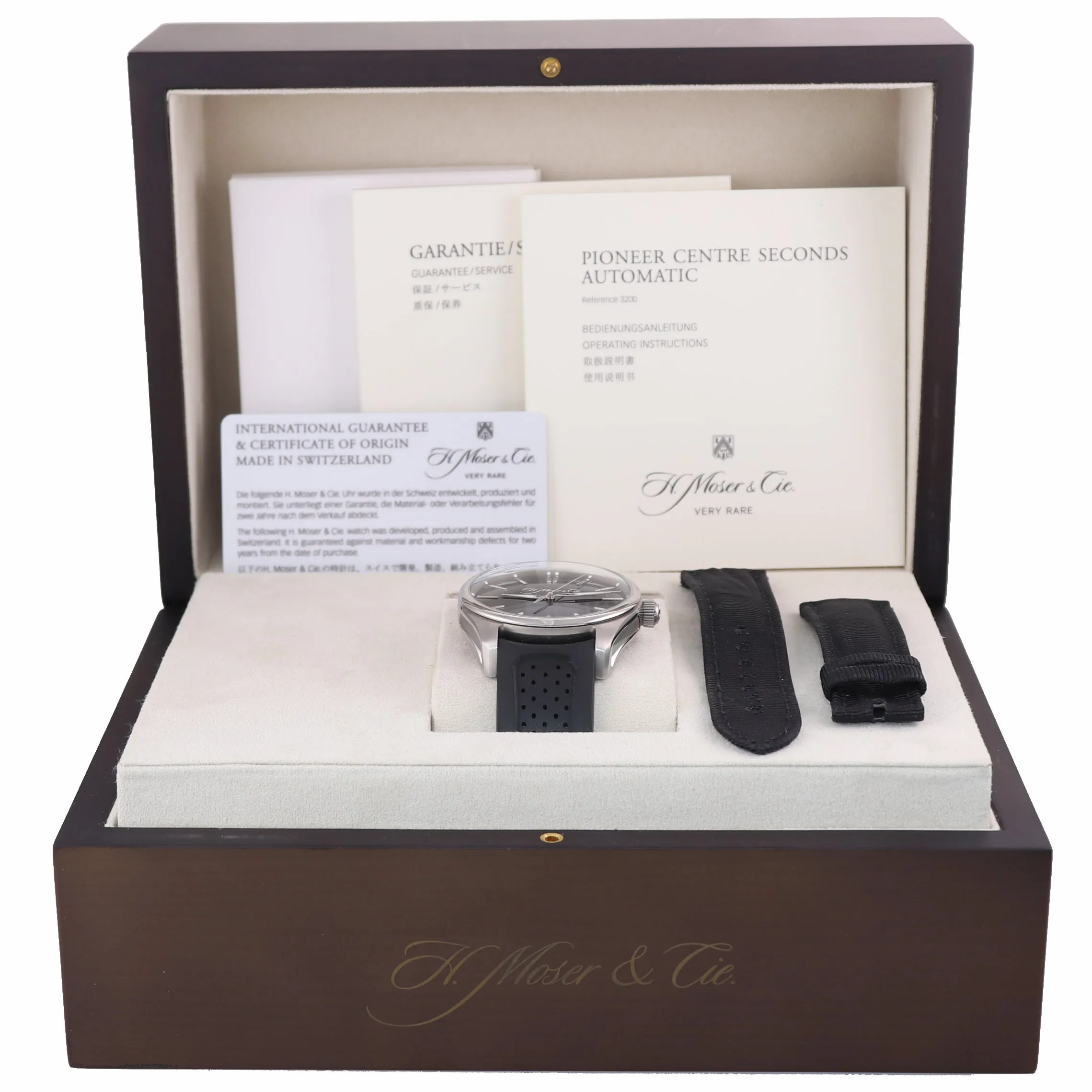 PAPERS H. Moser & Cie. Pioneer Centre 3200-1200 42mm Blue Fumè Steel Watch box