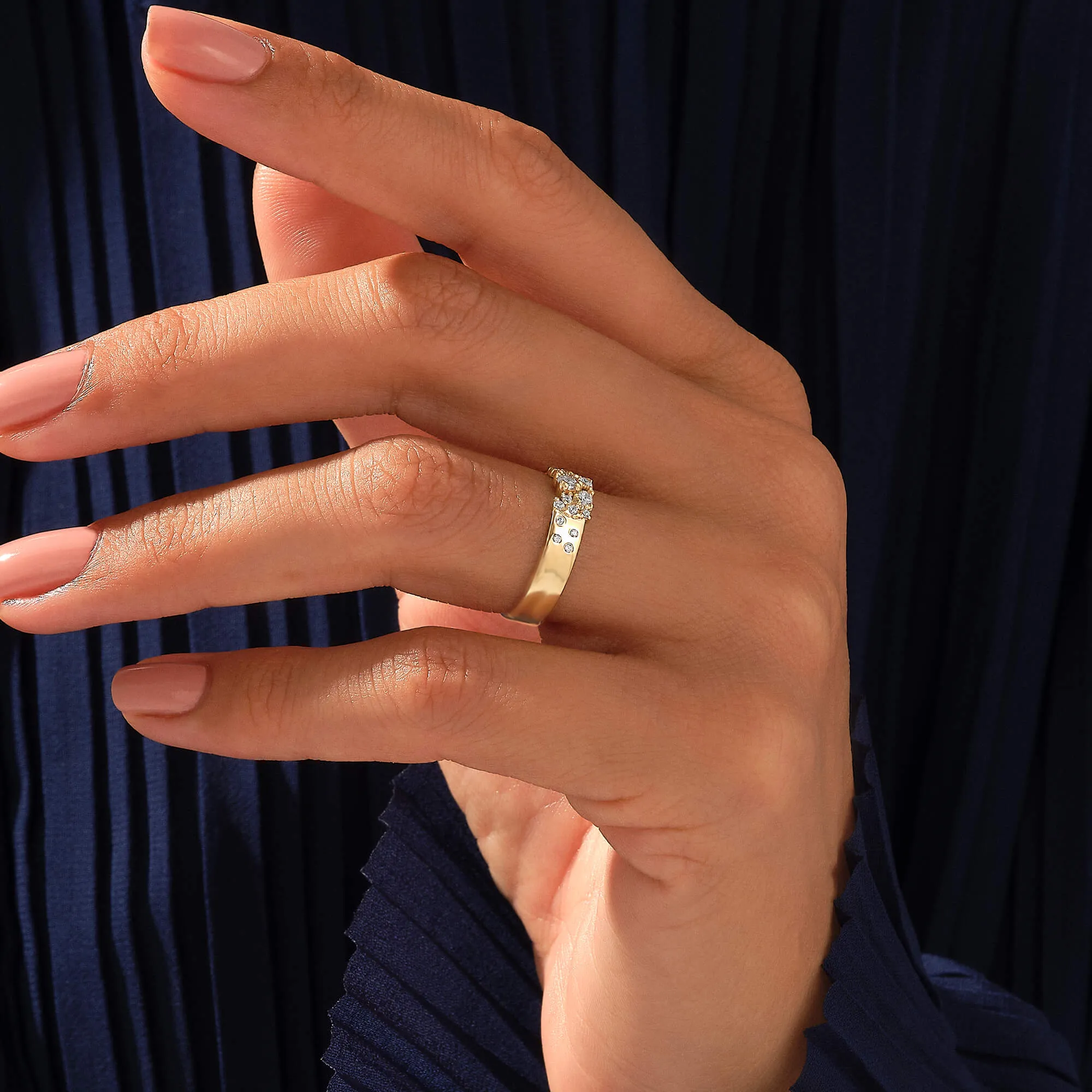 Premium Diamond Cluster Band Ring in Gold