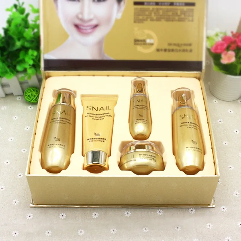 "Revitalizing Snail Water Makeup Face Care Set: Moisturize and Hydrate for Glowing Skin"