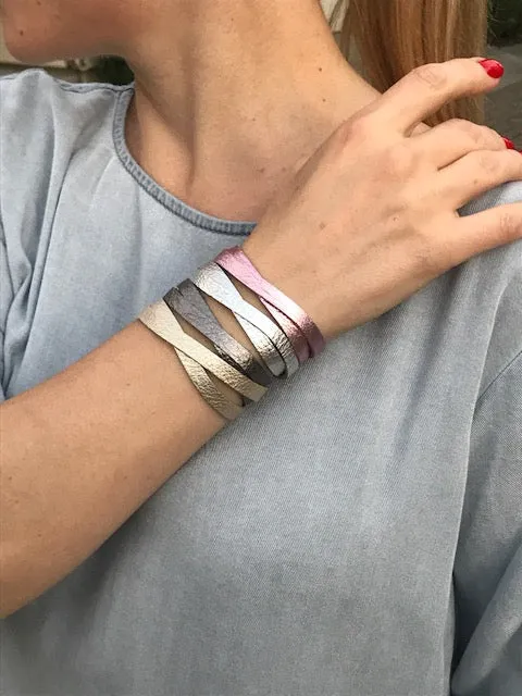 Slim bracelet with a magnetic clasp.