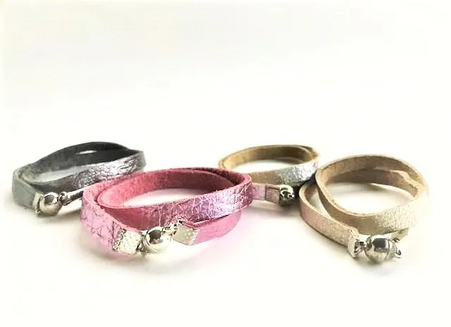 Slim bracelet with a magnetic clasp.